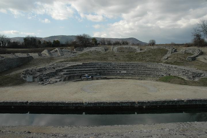 Theatre antique d'Alba (18).JPG